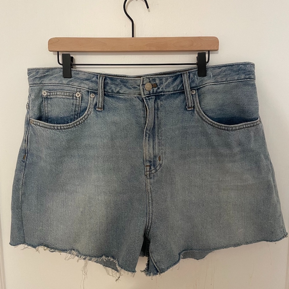 Madewell "The Mom Jean Short"